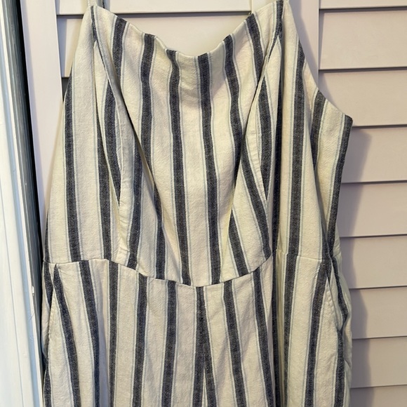 Woman’s Romper - Picture 2 of 3